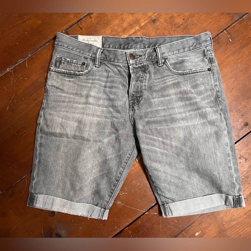 Abercrombie & Fitch 33 women’s gray distressed 10” shorts button fly faded black